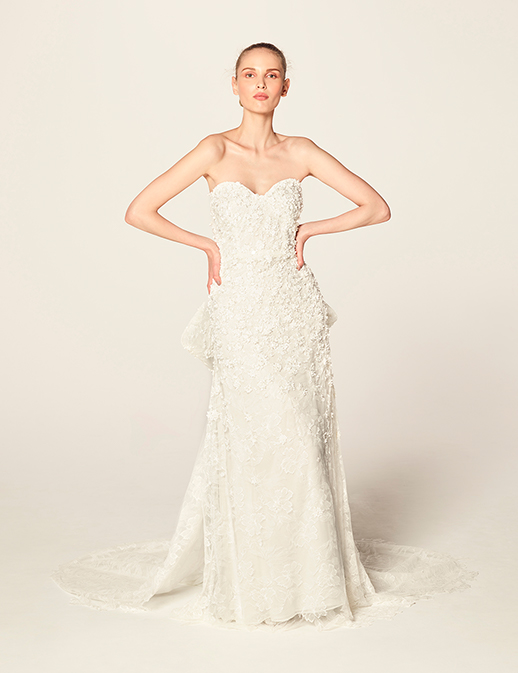 オスカー・デ・ラ・レンタ(OSCAR DE LA RENTA) 極上のシルクを巧みに使用し、シンプルでありながら圧倒的な存在感を放つブランド。メゾンブランドでキャリアを積んだブランド創設者のOscarは、女性の持つ真の美しさを追及し続けた。現在、彼のDNAは2人のデザイナーに受け継がれている。