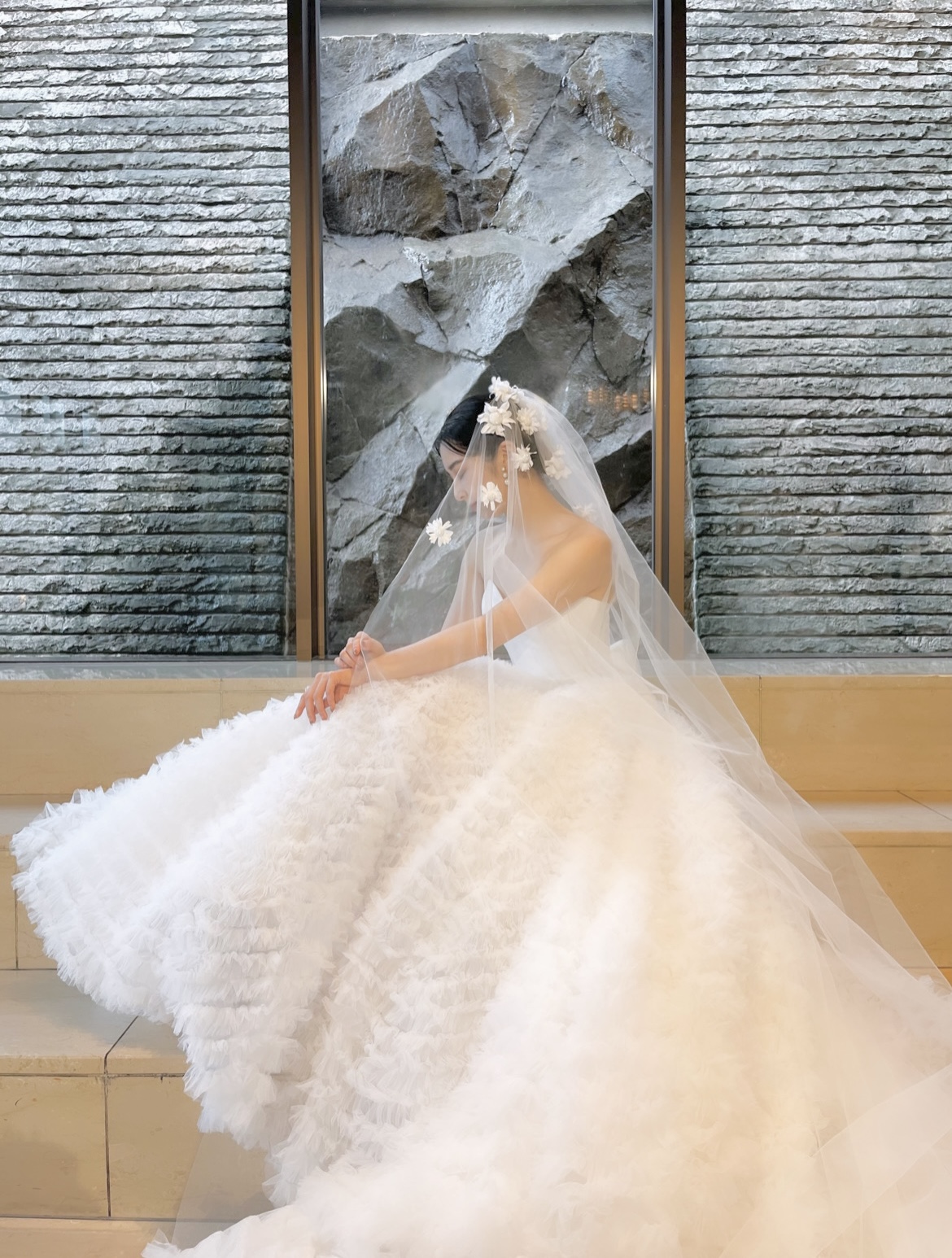 トリートドレッシング神戸店よりオリエンタルホテル神戸でお式や前撮り後撮りをされるプレ花嫁にお勧めのヴィクターアンドロルフのウェディングドレスのご紹介