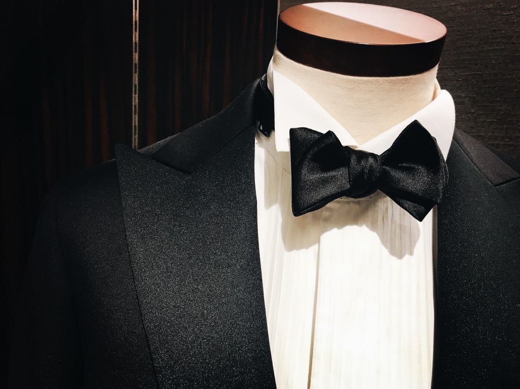 トリートドレッシング　黒　蝶ネクタイ、黒カフリンクス、白ポケットチーフ 蝶ネクタイ～Bow Tie～ - ザ トリート ドレッシング