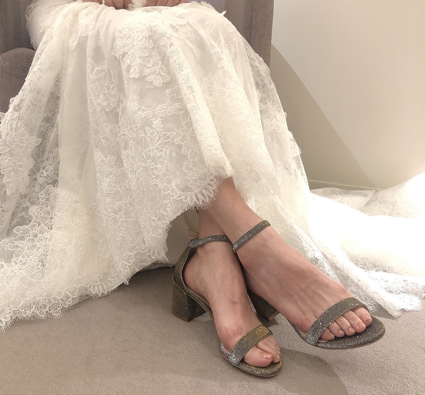 STUART WEITZMANのブロックヒールサンダル
