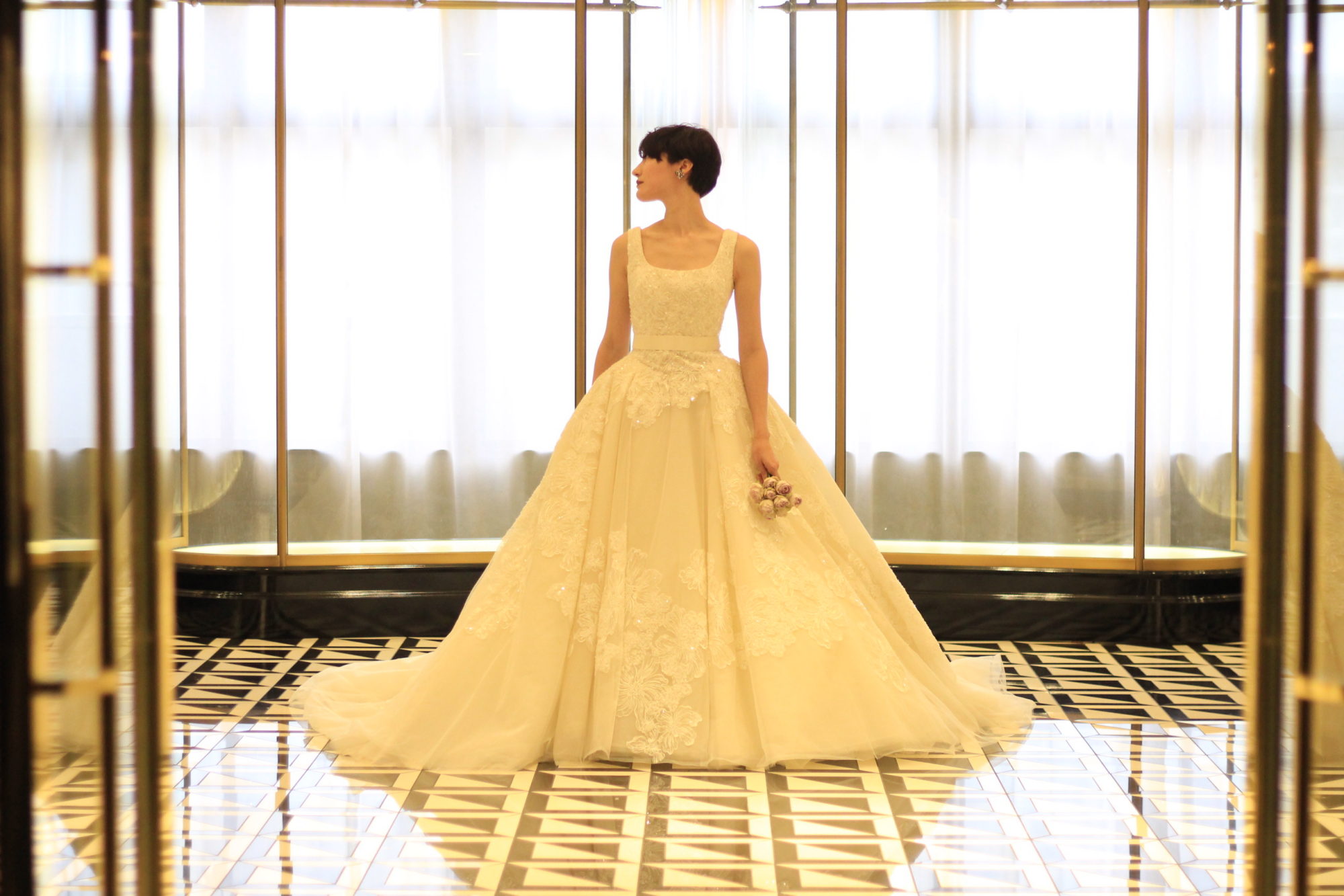 パレスホテル東京の花嫁様に人気のプリンセスラインのウェディングドレス