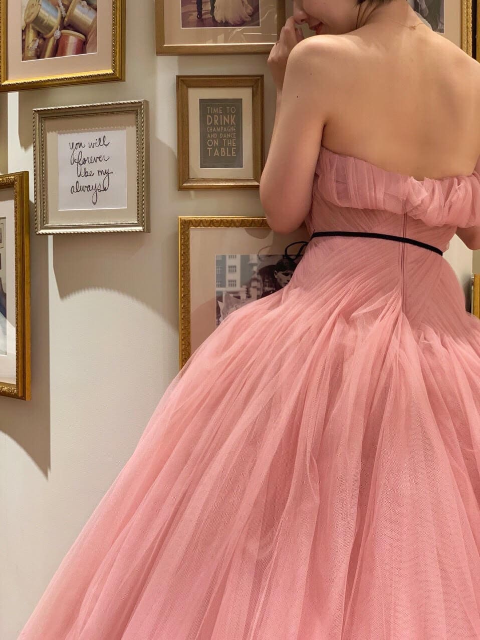カラードレスのご紹介 Pink Red トリートがおすすめする年にトレンドのカラードレス ニュース トピックス ウエディングドレス カラードレスのレンタル ザ トリート ドレッシング カラードレスのご紹介 Pink Red トリートがおすすめする年にトレンドのカラードレス ニュース トピックス ウエディングドレス カラードレスのレンタル ザ トリート ドレッシング