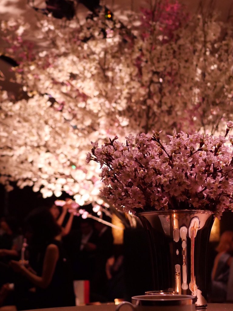 4月に行われた憧れのグランドハイアット東京でのパーティは、会場中に大きな桜の木を用意した幻想的なコーディネートです
