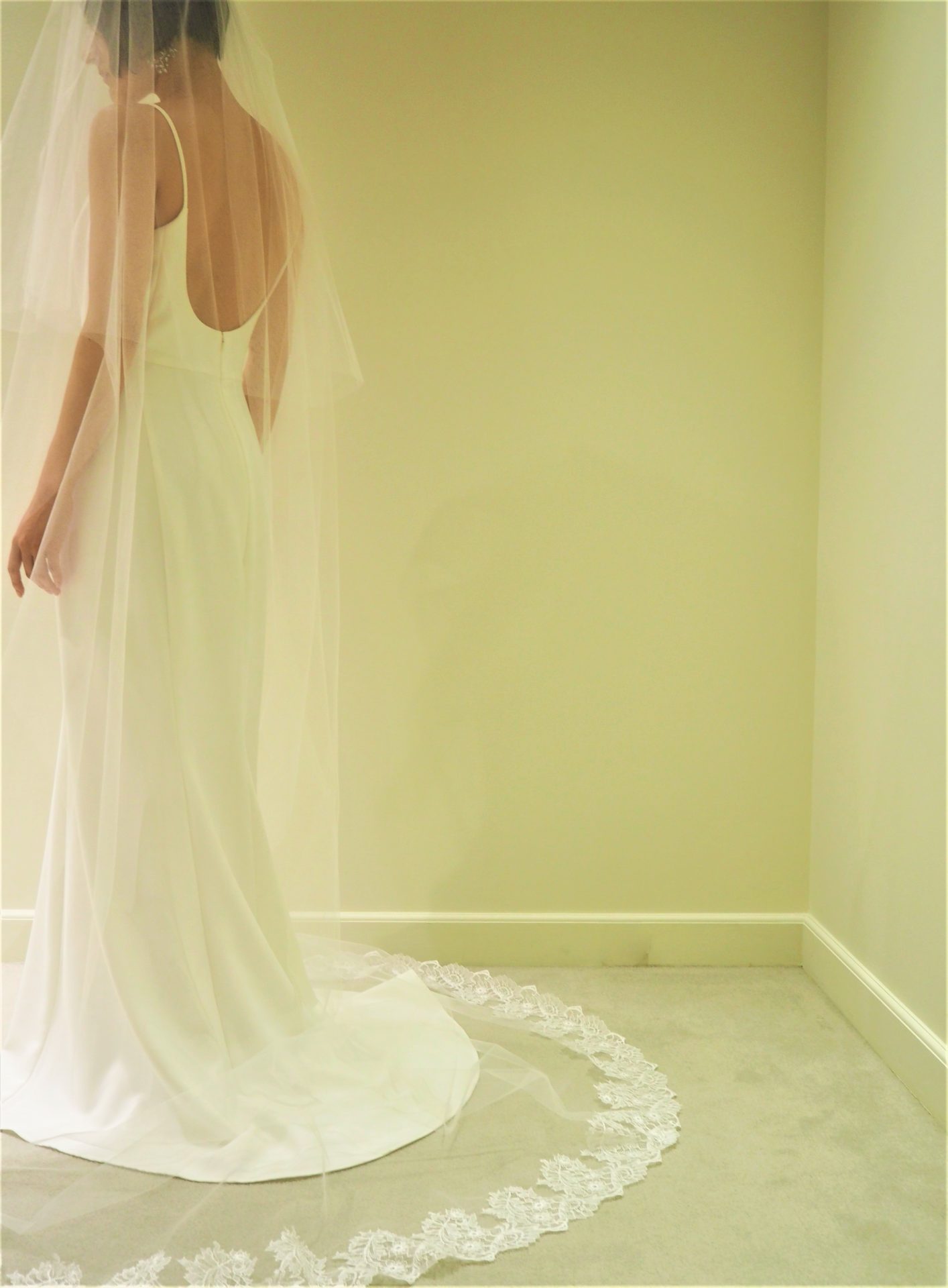 パレスホテル東京の提携ドレスショップのオリジナルロングベールは、おしゃれな大人の花嫁様に人気のアイテム