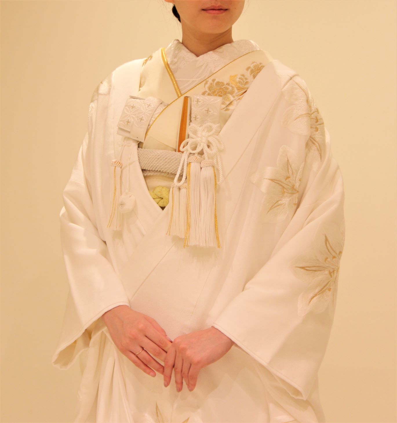 東京のドレスショップのザトリートドレッシングがお届けする新作の白無垢はレンタル可能です