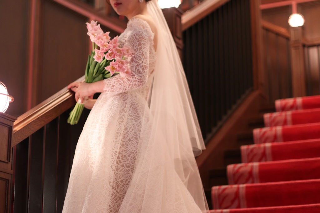 ザトリートドレッシング名古屋店の提携の結婚式場ザコンダーハウスにおすすめの総レースのウェディングドレス