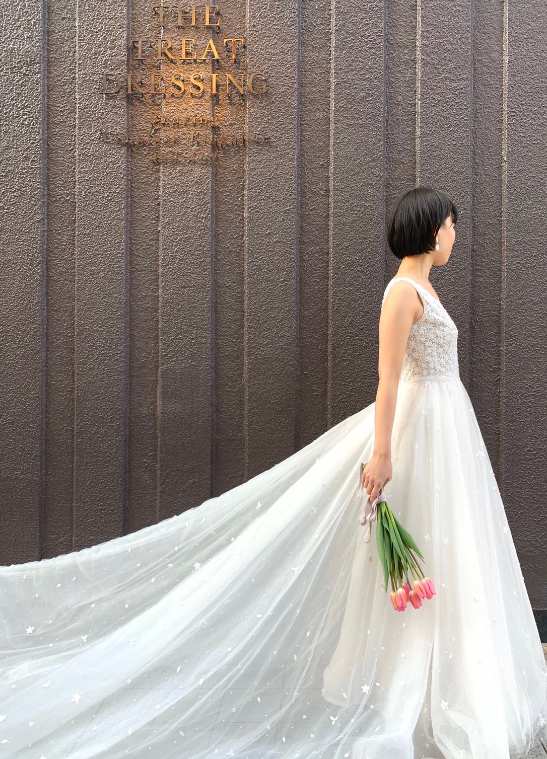 ロングトレーンが魅力的なReem Acra(リーム・アクラ)の新作ウェディングドレス