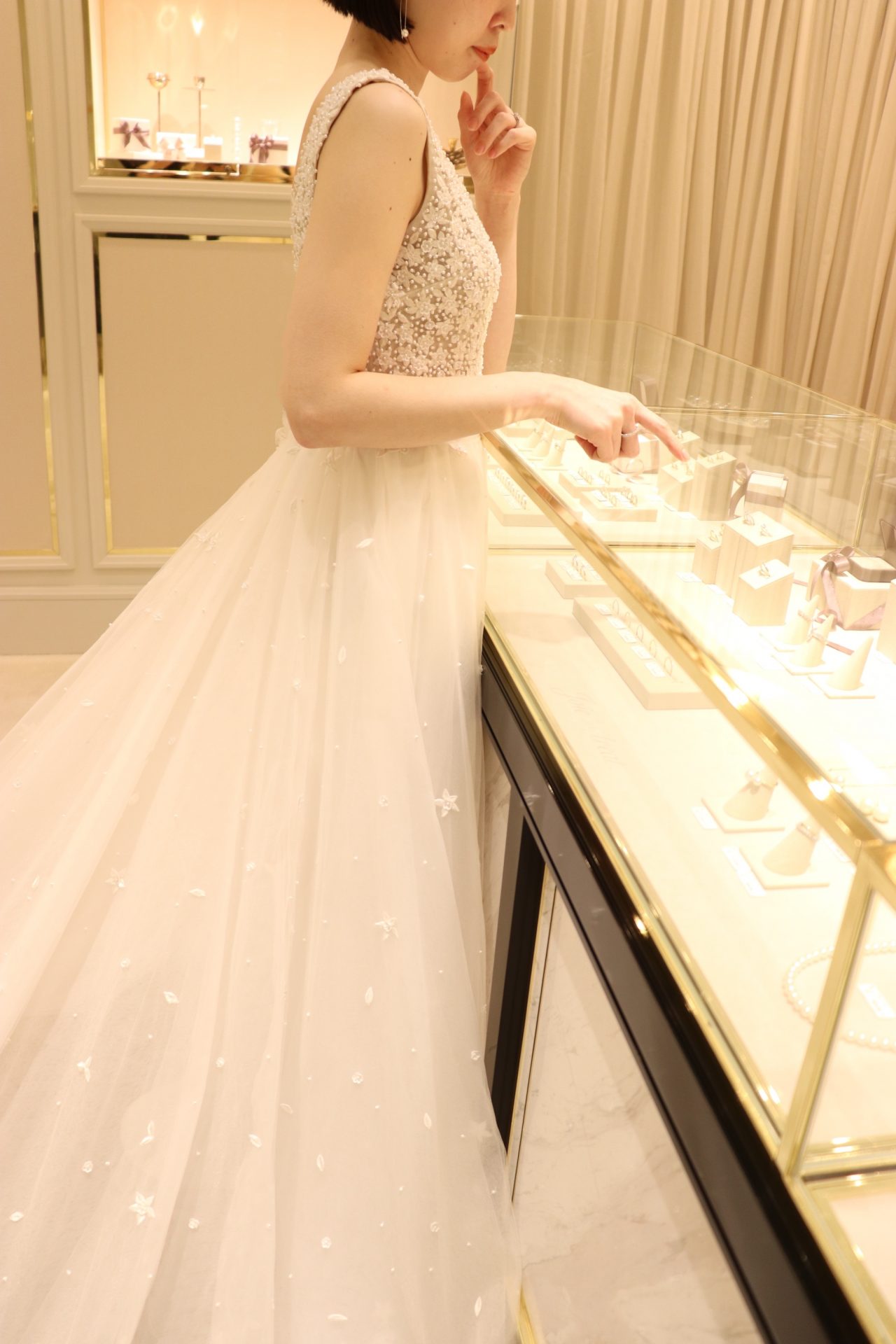 華奢で透明感のあるご新婦様にお召いただきたいザ・トリートドレッシング大阪店に入荷した新作ウエディングドレス