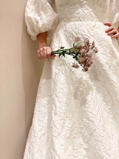 オリエンタルホテル神戸でお式を挙げられる花嫁様におすすめのフェミニンに着こなしていただけるレラローズの新作ウエディングドレス