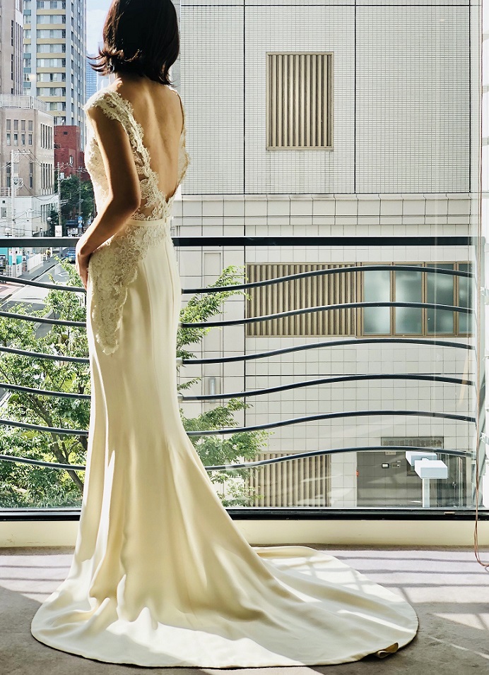 お洒落花嫁憧れのリームアクラのドレスは美しいマーメイドシルエットで