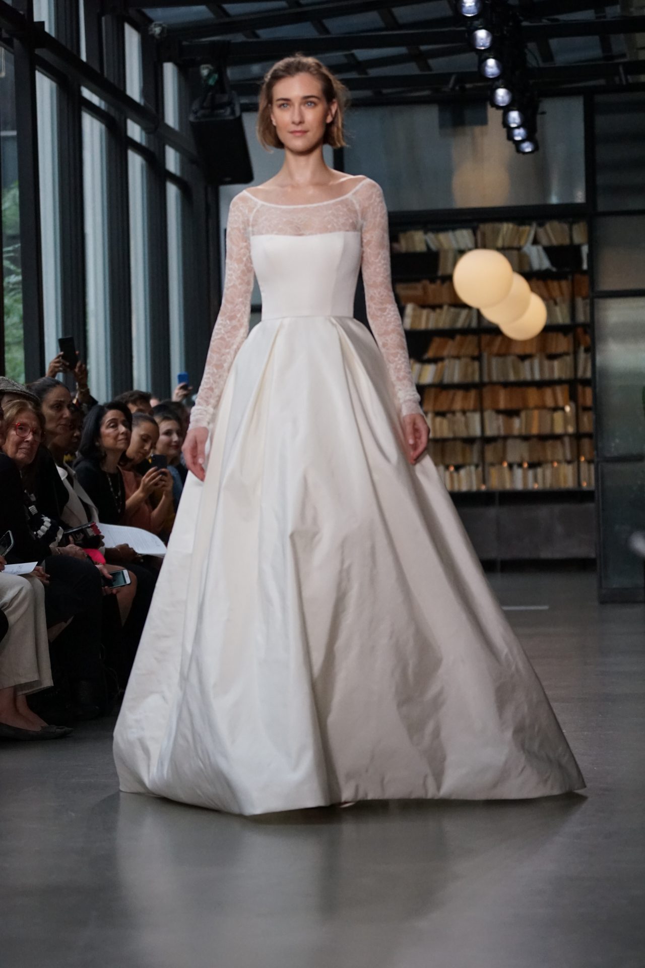 Taffeta Satin タフタ サテン ウエディングドレス The Treat Dressing ザ トリート ドレッシング Taffeta Satin タフタ サテン ウエディングドレス The Treat Dressing ザ トリート ドレッシング