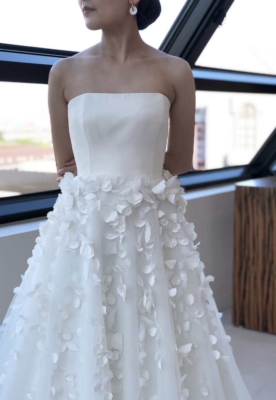プレ花嫁が憧れるフラワーモチーフのレンタルウェディングドレス