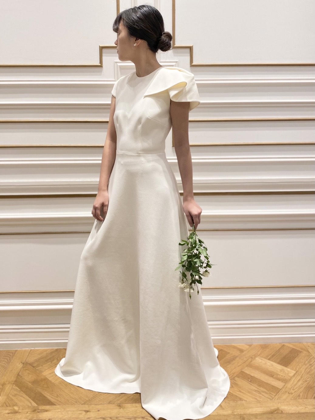 THE TREAT DRESSINGがアットホームな結婚式をイメージの花嫁様にお届けしたいウェディングドレス