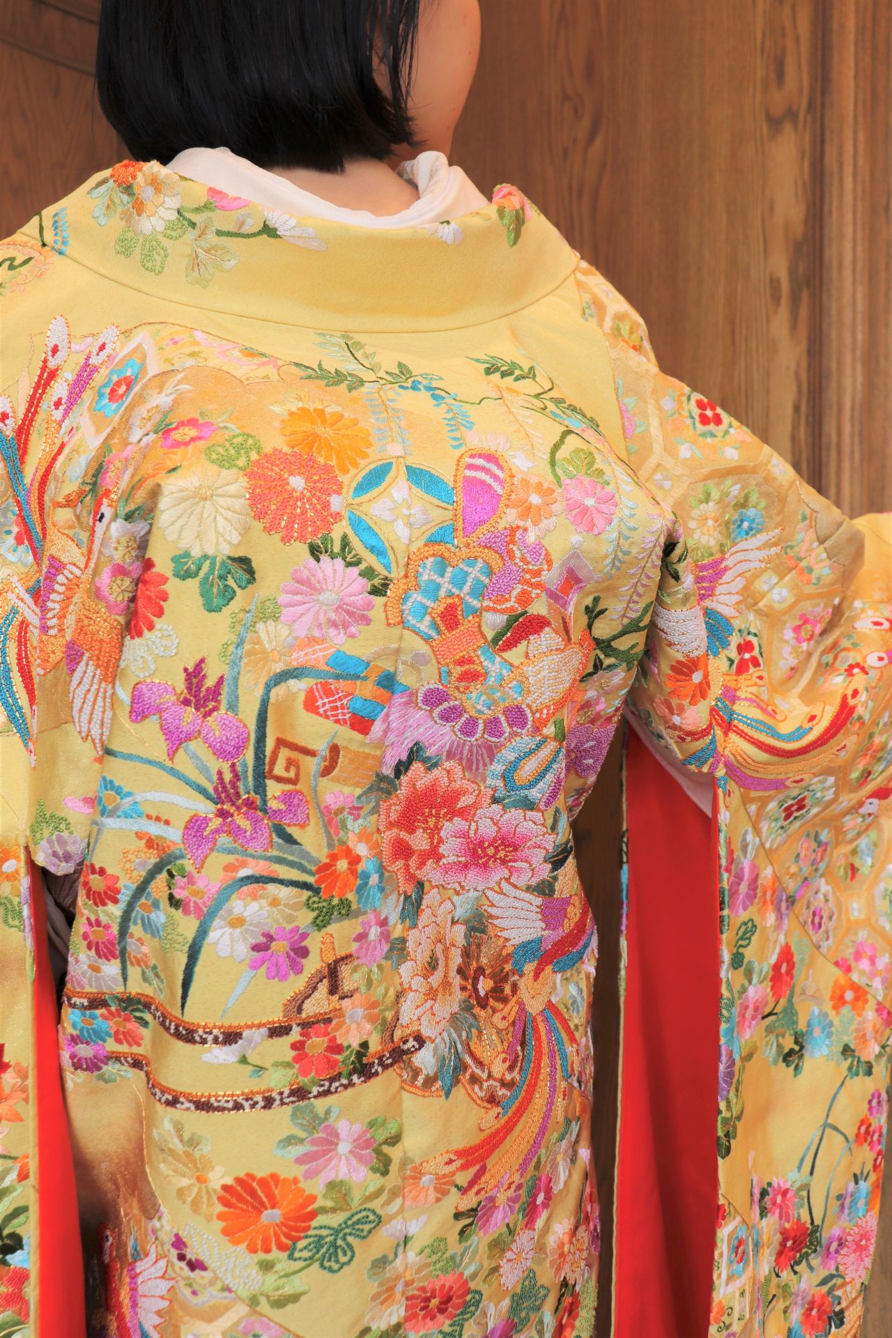 THE TREAT DRESSING名古屋店でおすすめの相良刺繍が美しい黄色の色打掛のコーディネート