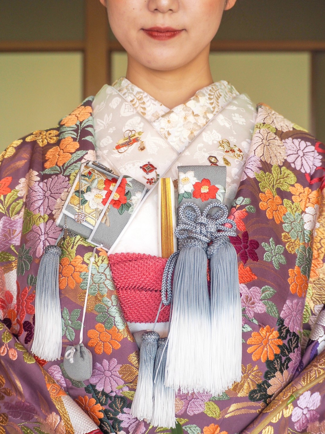 THE TREAT DRESSING神戸店にてお取り扱いのある和装人前式や前撮りにもお勧めの紫の色打掛と和装小物のご紹介