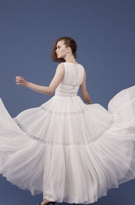 ミストリートの新ブランドmaison rabih kayrouz（メゾンラビケィローズ）のAラインのウェディングドレスは、柔らかいシルクオーガンジーが魅力的な一着。