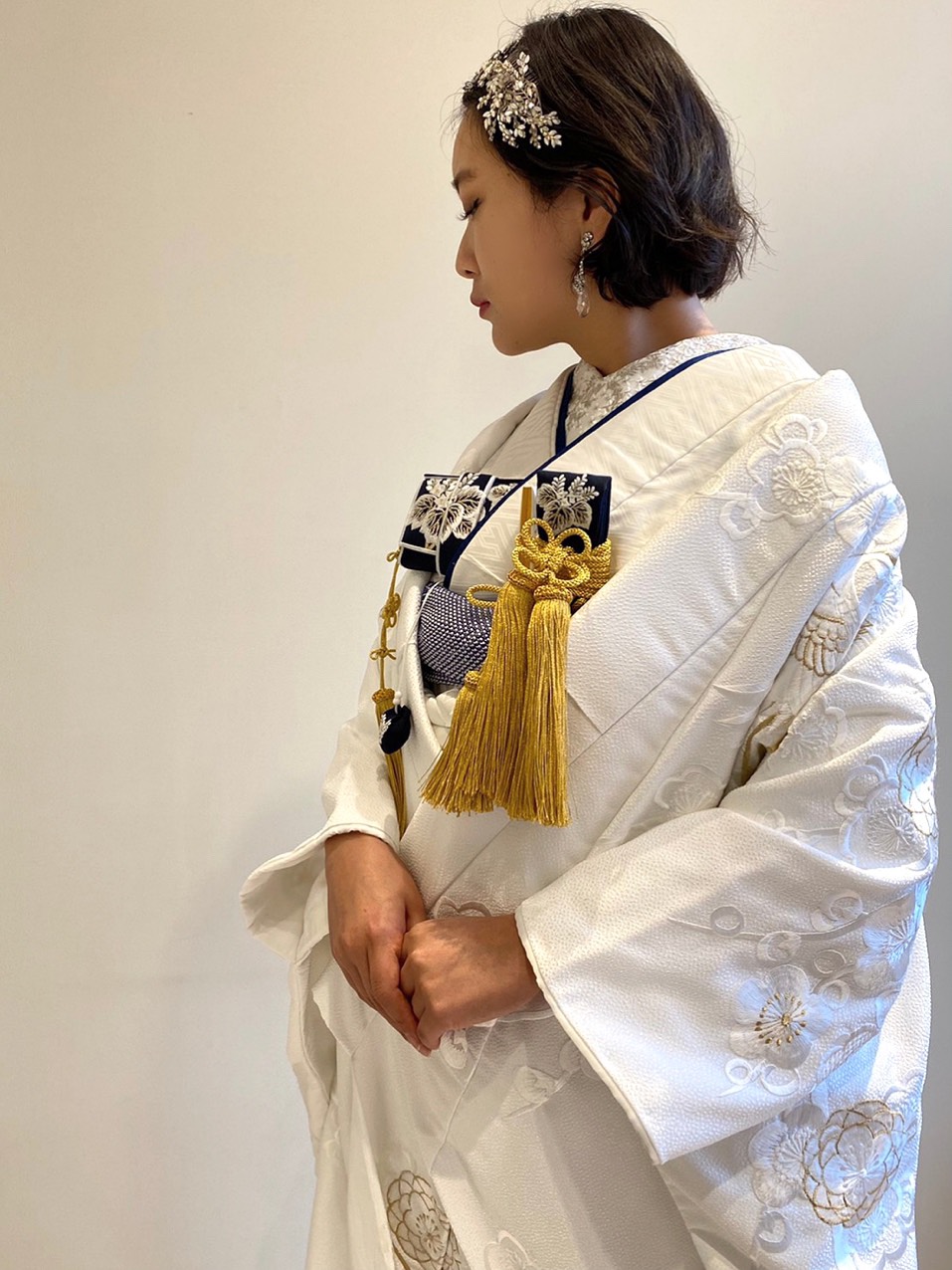THE TREAT DRESSING京都店にてお取り扱いのある白無垢に凛とした青を使用したコーディネートのご紹介