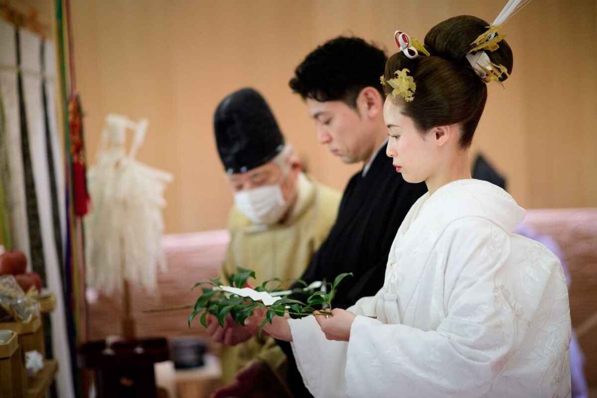 歴史ある出雲大社の神様を祀るパレスホテル東京の由緒正しい神殿で神前式を行った新郎新婦様のご様子