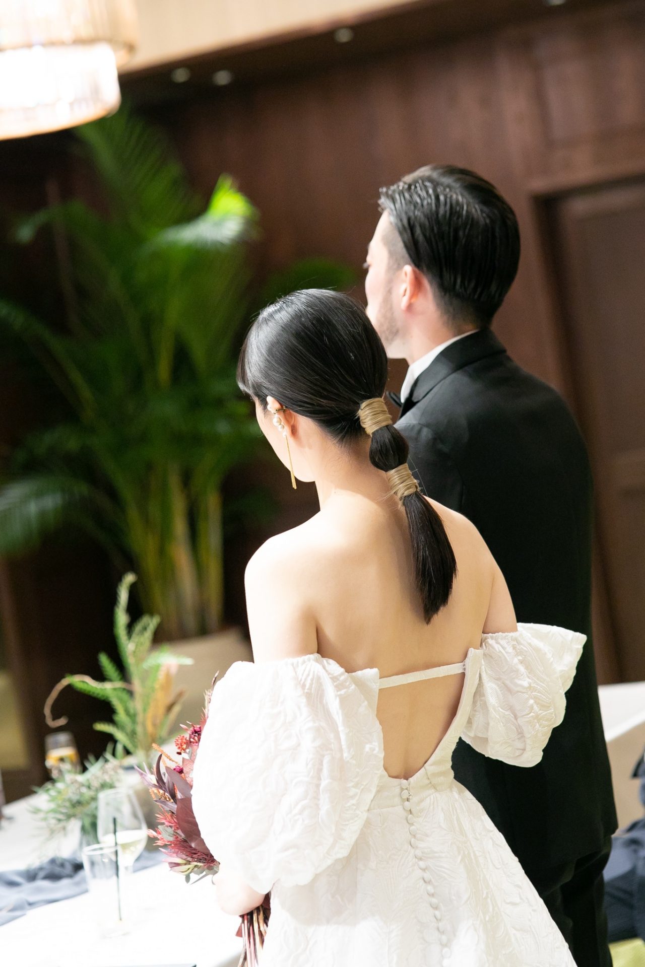 THE TREAT DRESSING名古屋店で家族式や少人数式におすすめの2WAYのウェディングドレス