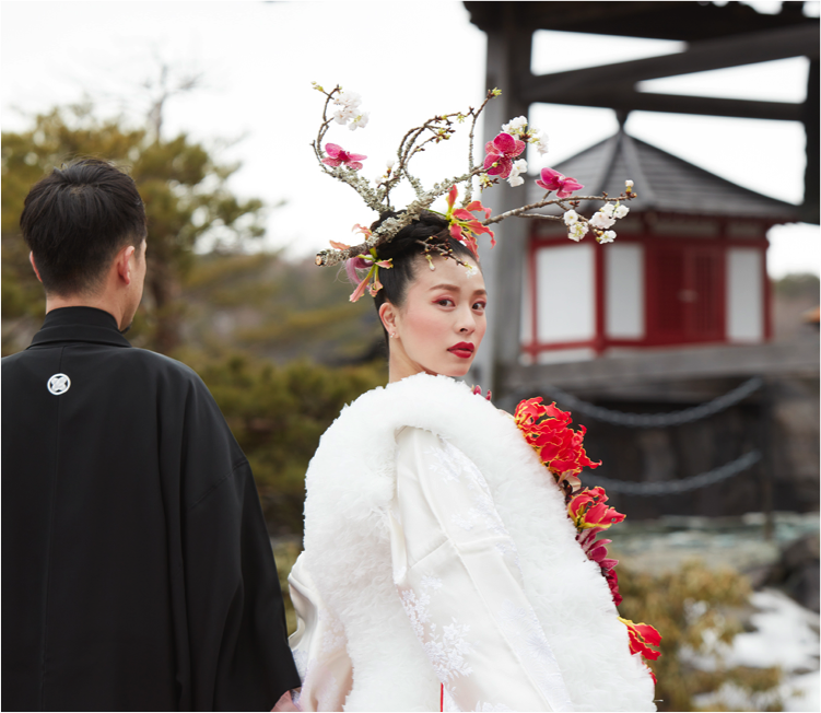 トリートとTOMO KOIZUMI（トモコイズミ）のコラボレーションで誕生したドレスを使用したフォトシューティング。