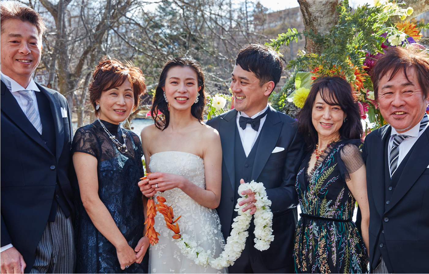 ロケーションにて撮影した家族写真です。トリートのフルオーダーメイドフォトシューティングプラン。軽井沢でのウェディングドレスの撮影です。