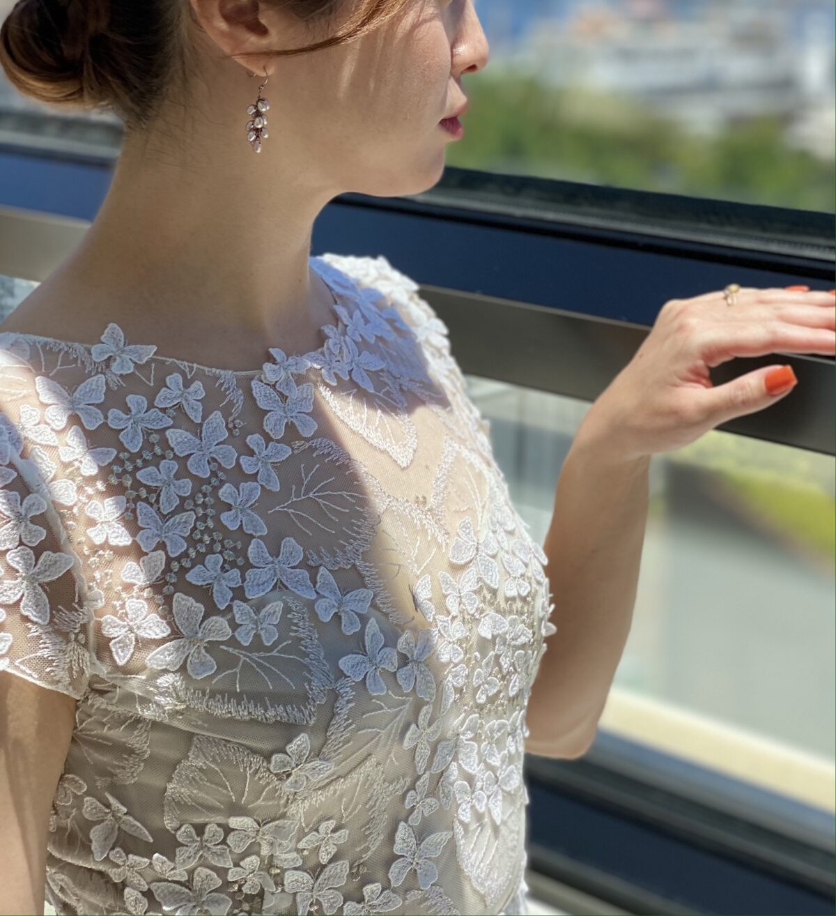 トレンドのニューヨーク発のエリザベスフィルモアのレンタルウェディングドレスでナチュラルなブライズスタイルを