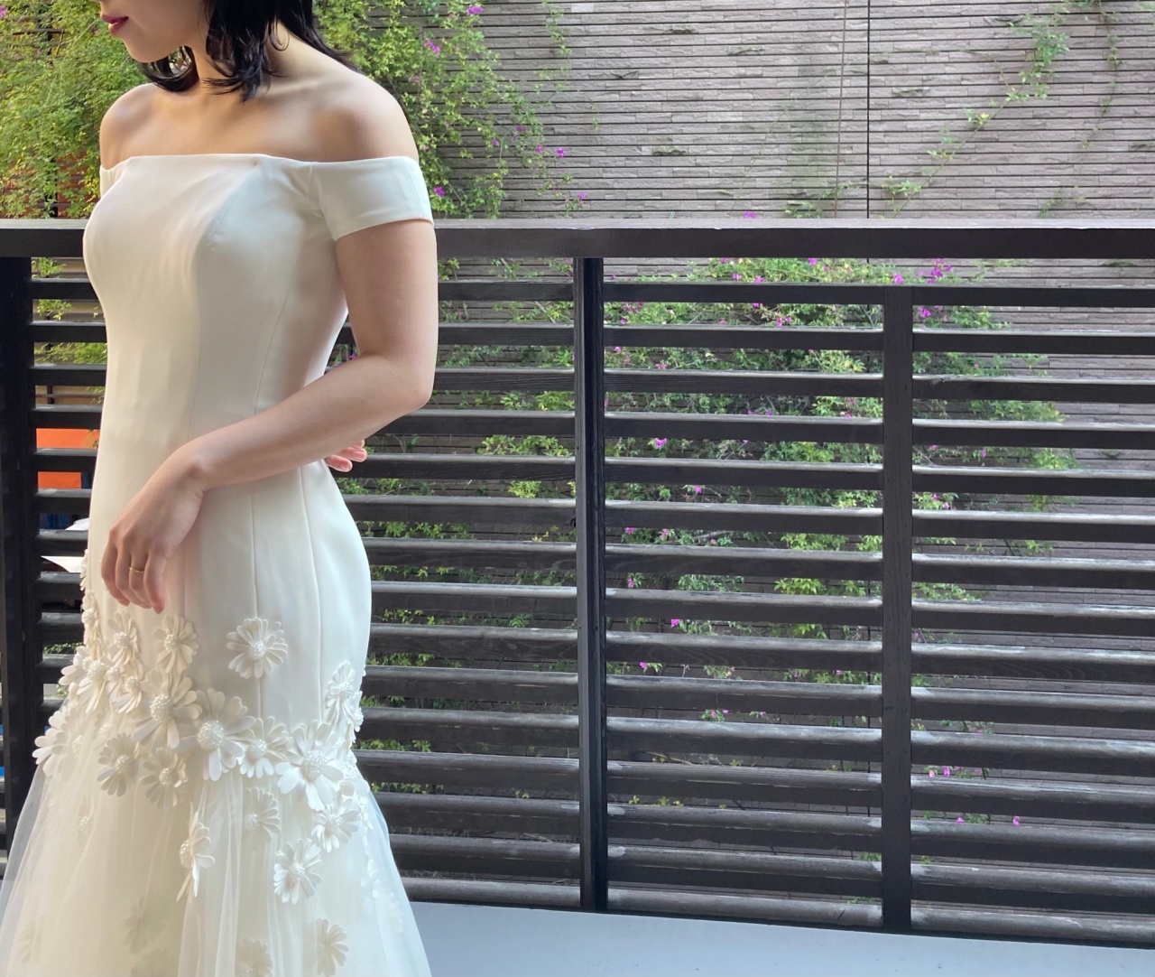 ウィズザスタイル花嫁におすすめなオシャレで個性溢れるデイジーモチーフのウェディングドレス