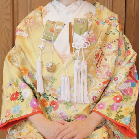 THE TREAT DRESSING名古屋店でおすすめの相良刺繍が美しい黄色の色打掛のコーディネート