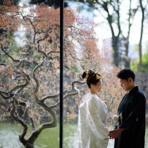 パレスホテル東京にて、ザトリートドレッシング アディション店で取り扱う白無垢と紋付袴を身に纏い、クラシックモダンな結婚式を叶えた新郎新婦様の結婚式をご紹介いたします