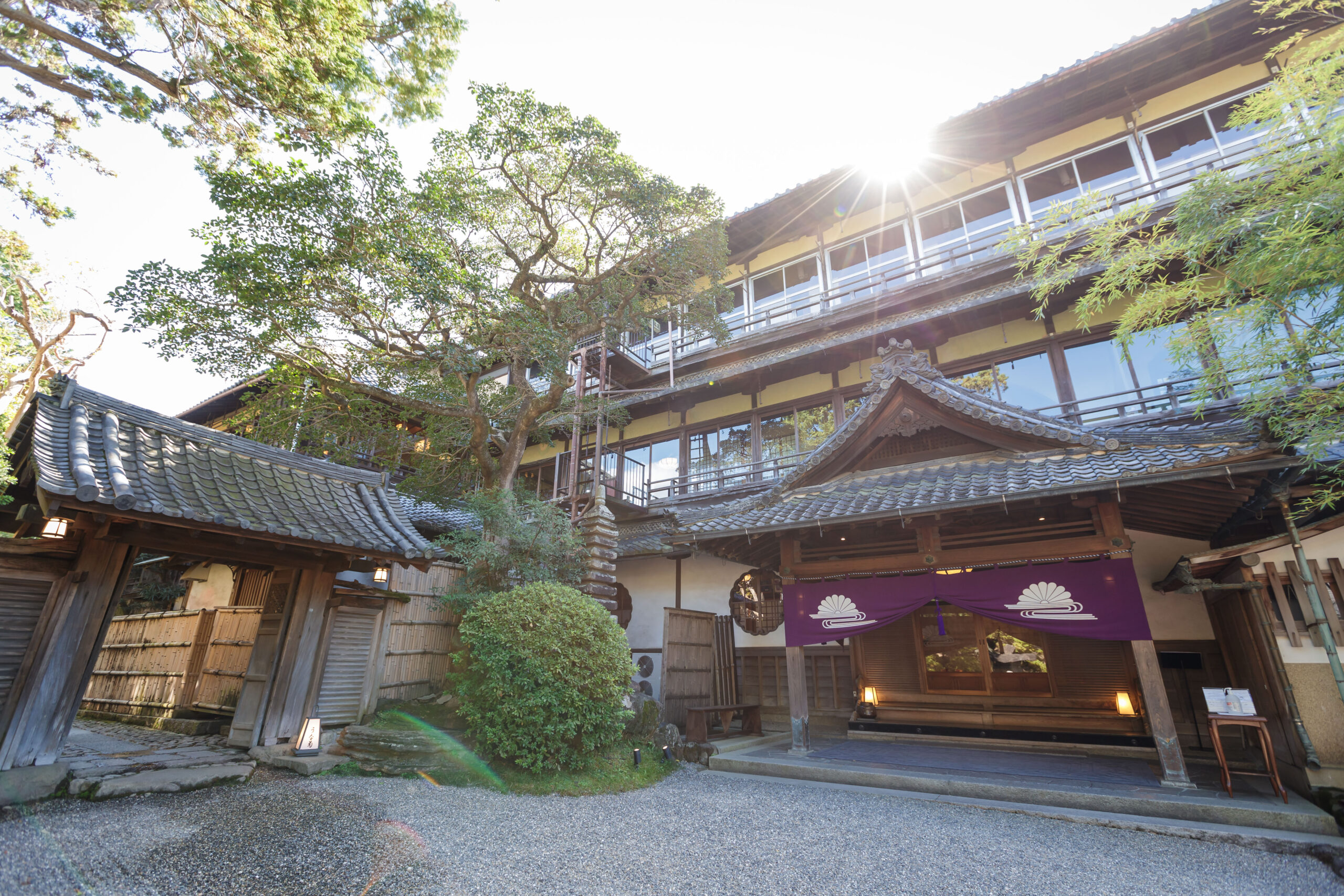 ザトリートドレッシング大阪店の提携会場の菊水楼は奈良に佇むご結婚式会場です。