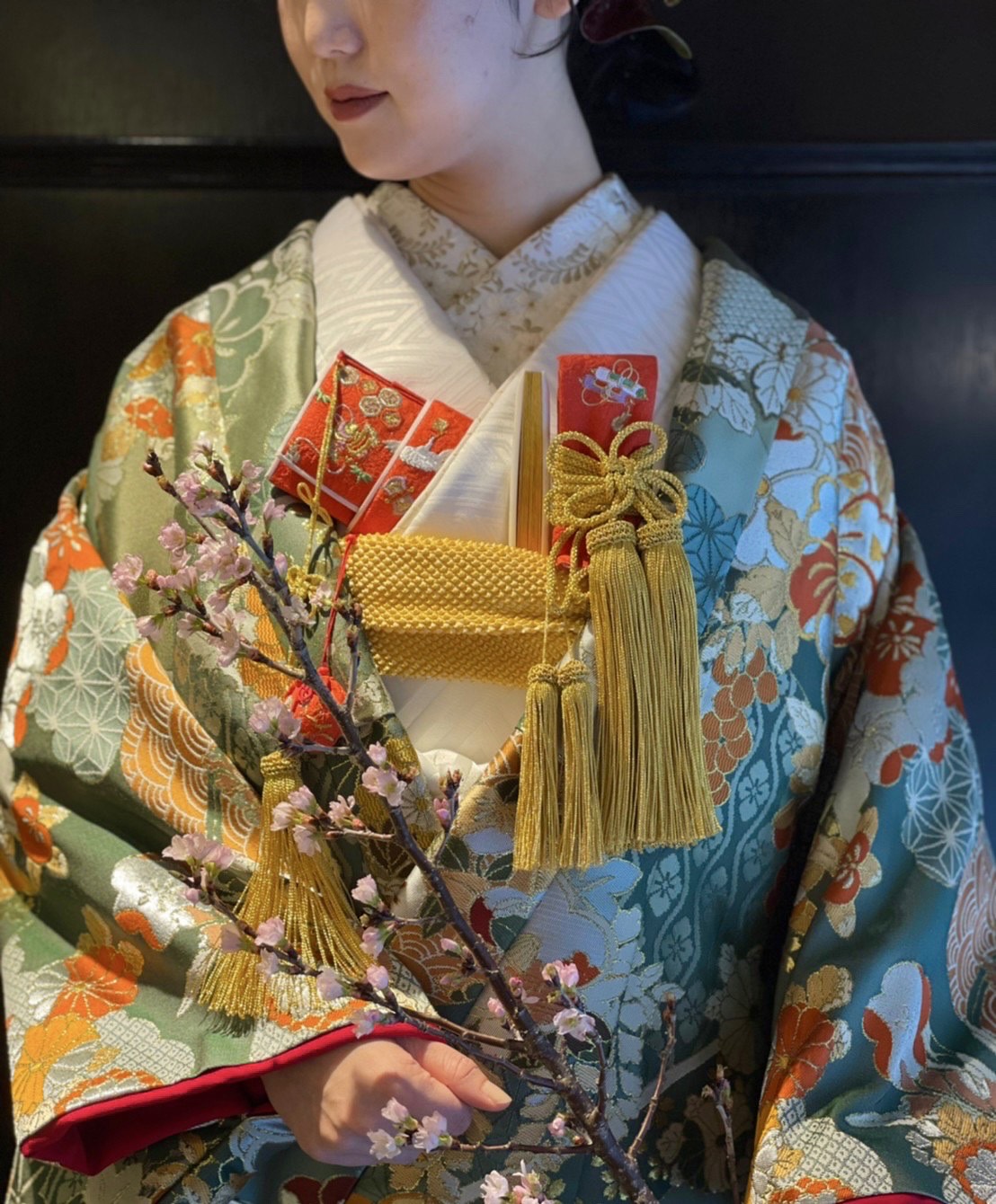THE TREAT DRESSING (ザトリートドレッシング)神戸店に入荷した緑と朱赤の色打掛におすすめの橙色と山吹色の小物を入れたコーディネートのご提案