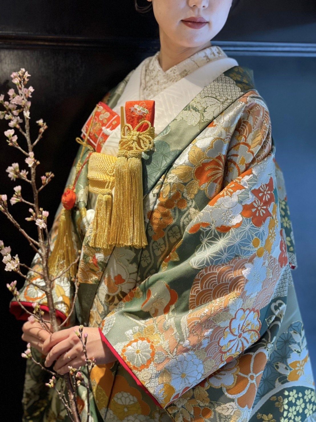 THE TREAT DRESSING (ザトリートドレッシング)神戸店に入荷した緑と朱赤の色打掛におすすめの橙色と山吹色の小物を入れたコーディネートのご提案