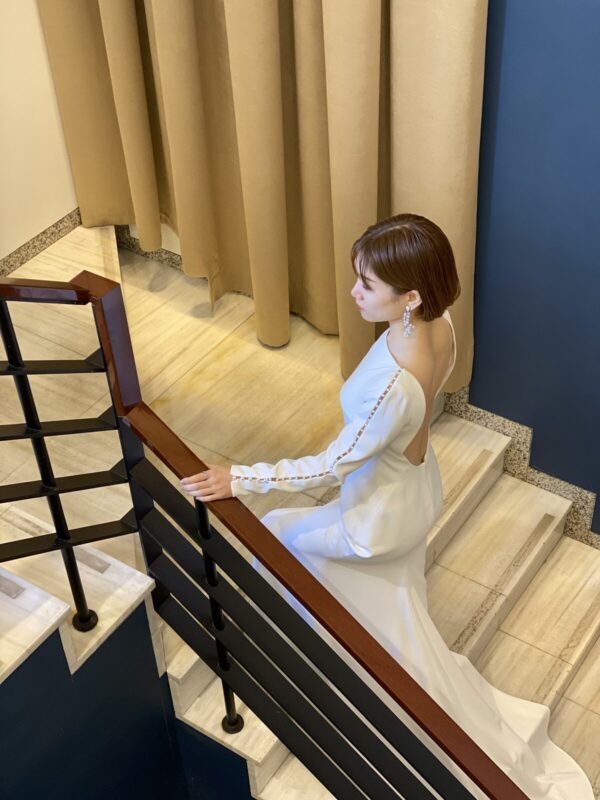 ⑥ 横浜みなとみらいの結婚式場に映えるおしゃれなマーメイドラインのレンタルウェディングドレス