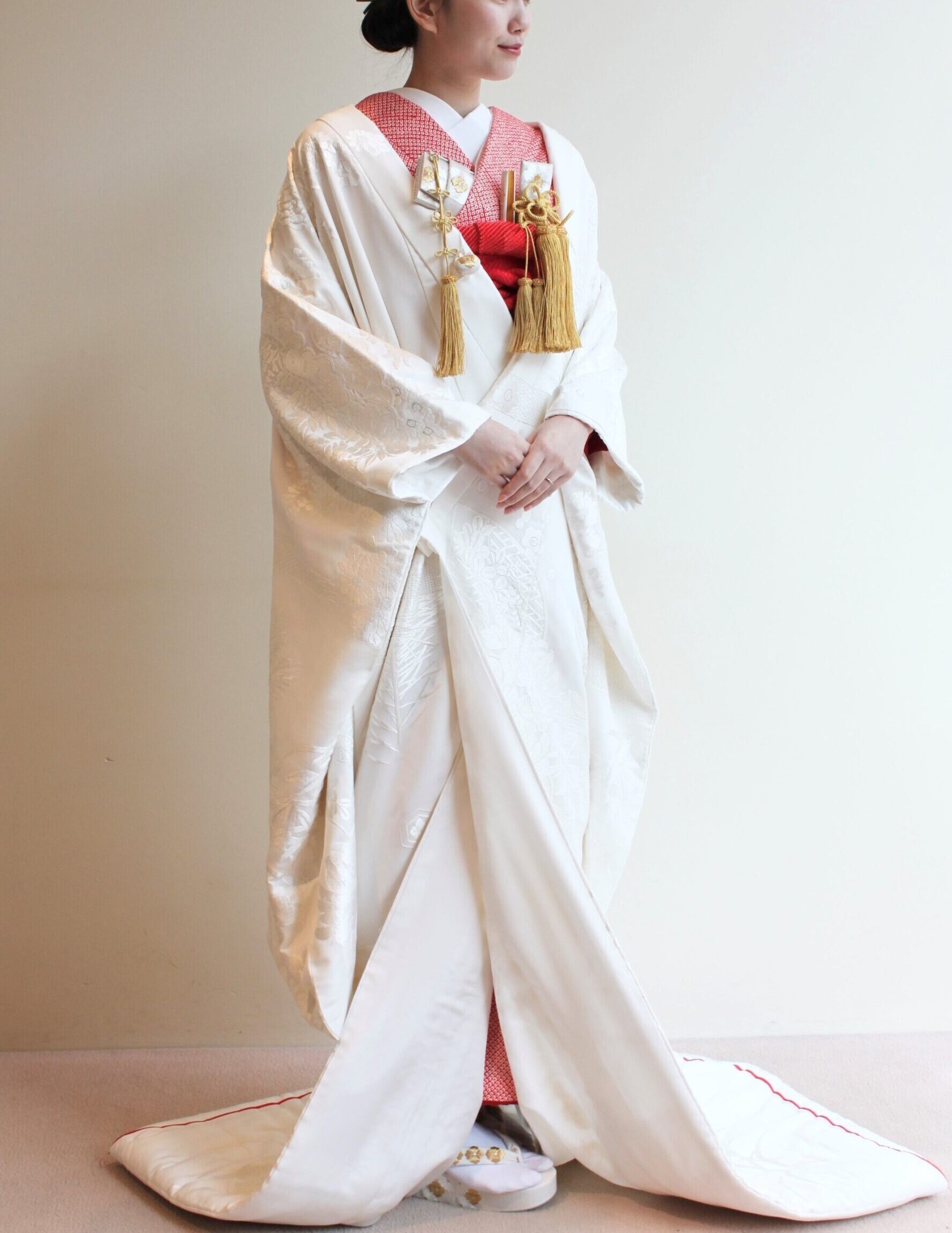 ザトリートドレッシング京都店の専属会場であるザソウドウヒガシヤマ京都でお式を挙げられる花嫁にオススメの色掛下のコーディネート