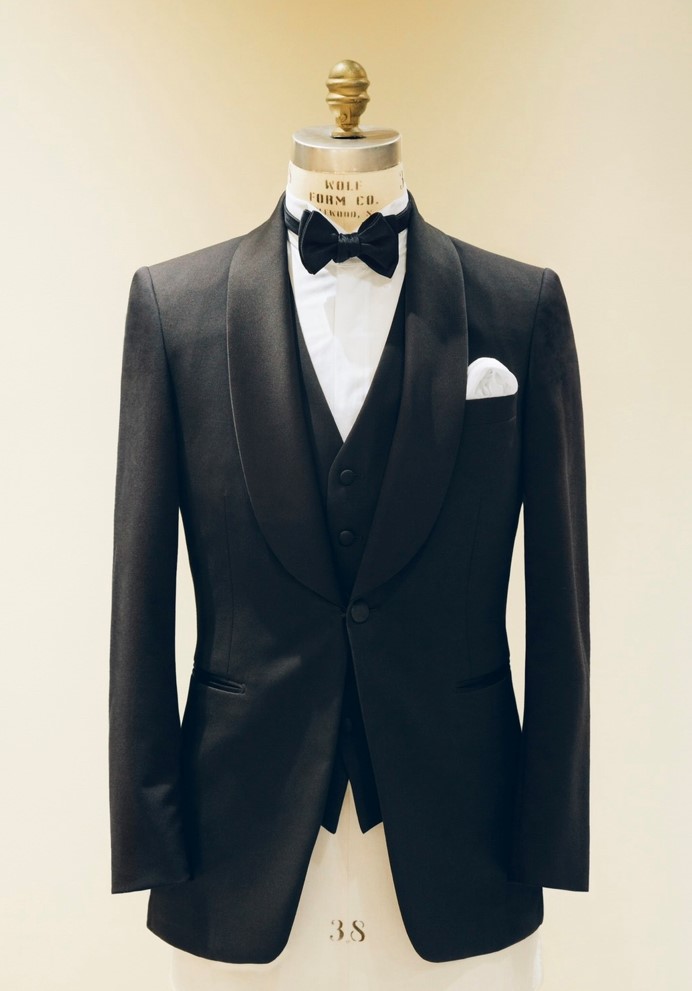 ブラックタキシードは男性のフォーマルスタイルであり、結婚式での正装です。
