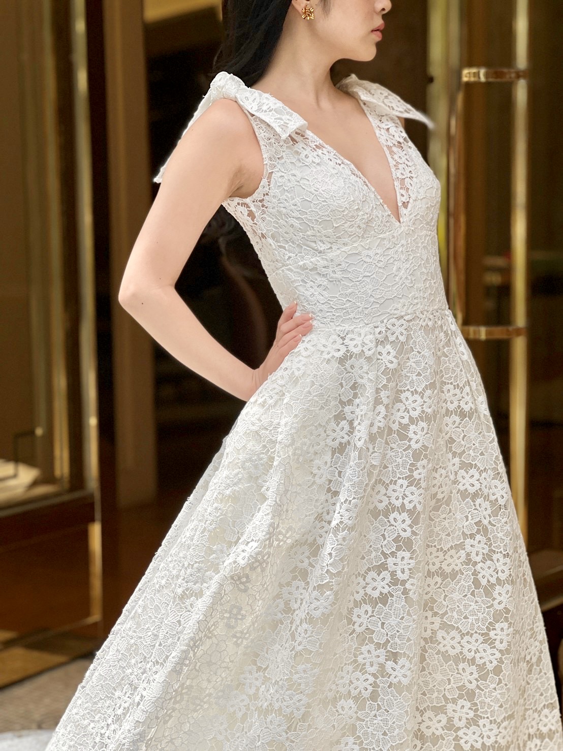 韓国ドラマ・愛の不時着で話題のソン・イェジンが結婚式でお召しになられたエリー サーブ ブライドの袖コンシャスなウェディングドレス