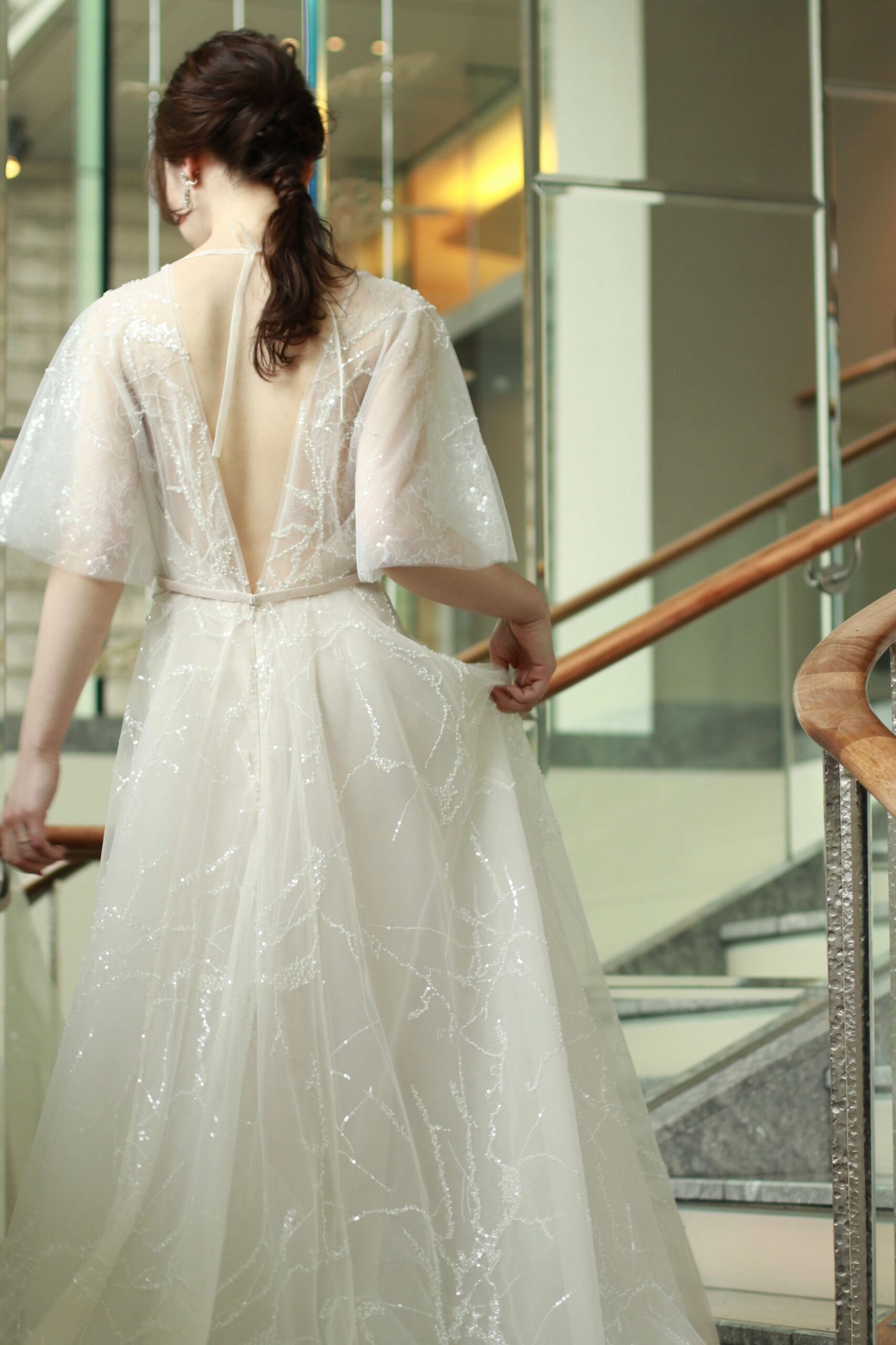 ミラズウィリンガーのAラインの新作ウェディングドレスは花嫁が動く度繊細なビーディングが輝く美しいウェディングドレスです