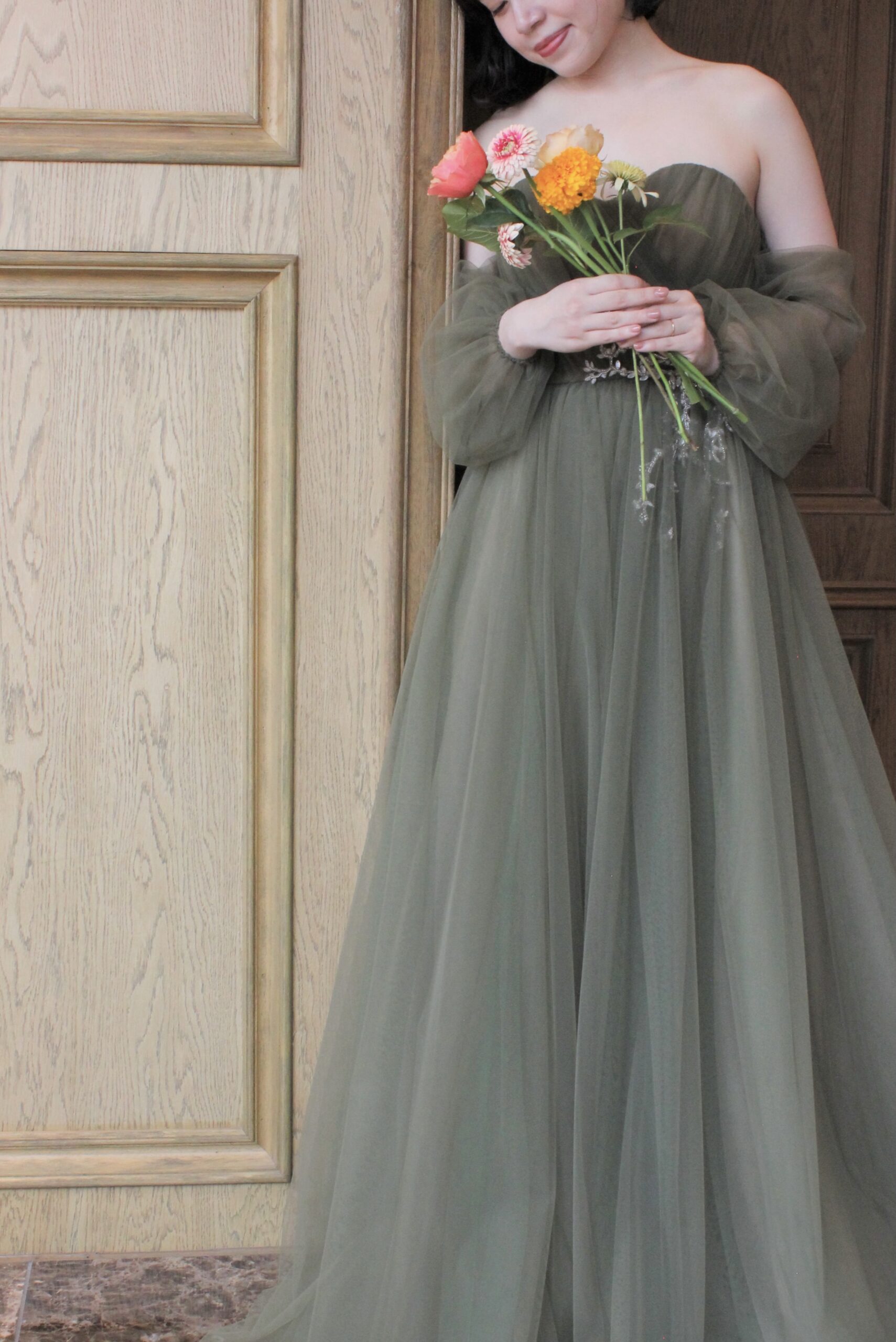 ザトリートドレッシング名古屋店限定のスモーキーグリーンのカラードレスのご紹介