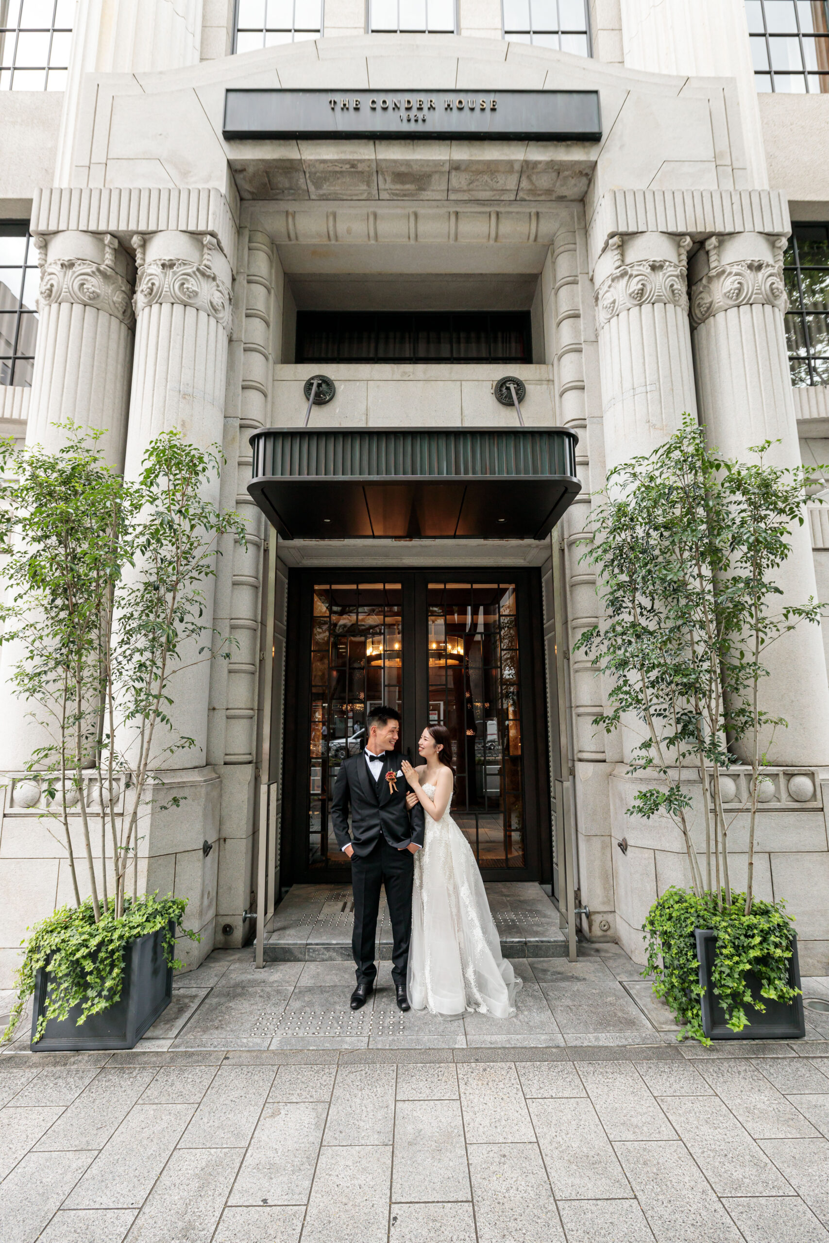 名古屋の結婚式場、ザコンダーハウスでウェディングドレスの前撮りをされたおふたりのご紹介