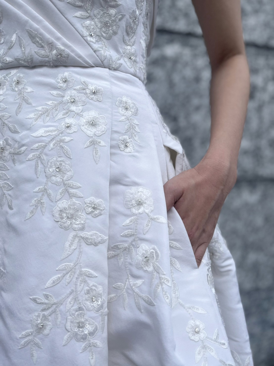 オリエンタルホテル神戸にお勧めしたいTHE TREAT DRESSING (ザトリートドレッシング)神戸店にて取り扱っているのCarolina Herrera（キャロリーナヘレラ）のビジューの刺繍が美しい新作ウェディングドレスのご紹介