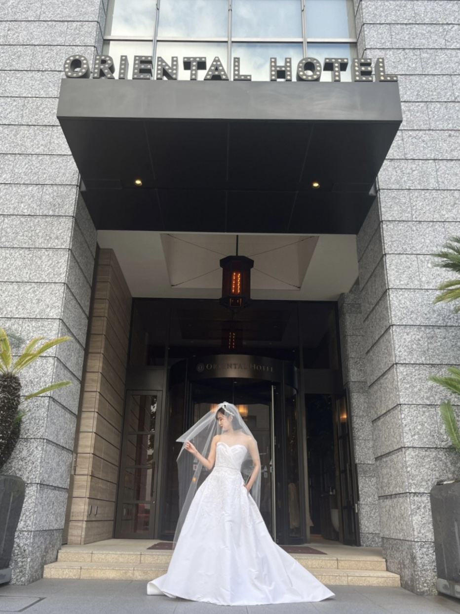 オリエンタルホテル神戸にお勧めしたいTHE TREAT DRESSING (ザトリートドレッシング)神戸店にて取り扱っているのCarolina Herrera（キャロリーナヘレラ）のAラインが美しい新作ウェディングドレスのご紹介