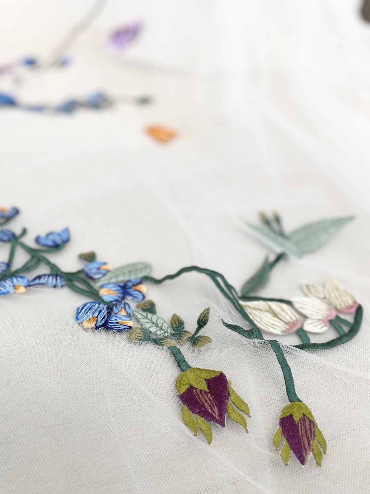 トリートドレッシング横浜店で人気のモニーク ルイリエのカラフルな花柄刺繍が美しいドレス