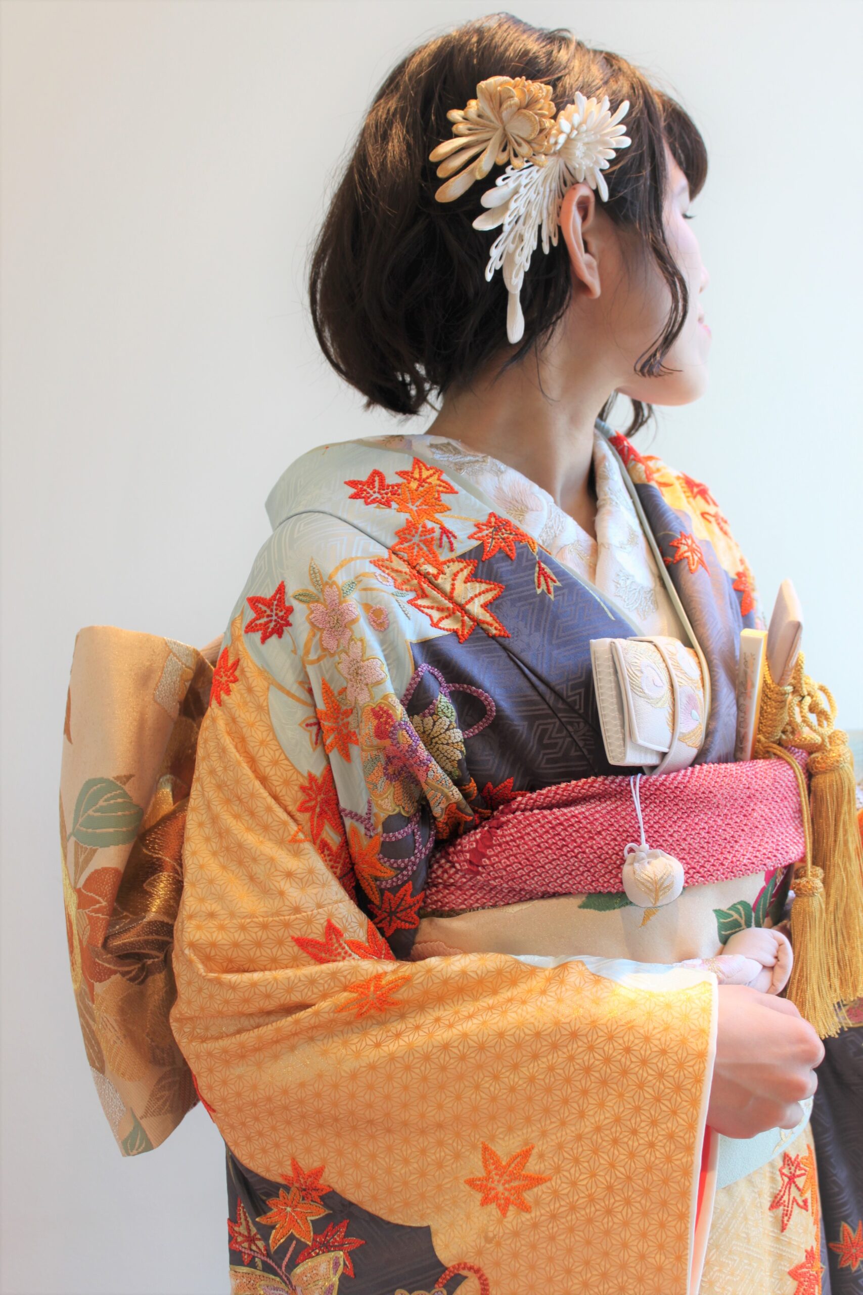 京都の結婚式会場でお式を挙げられる花嫁におすすめの髪飾りはシルクを使用したなめらかな素材の横振り刺繍の髪飾りです