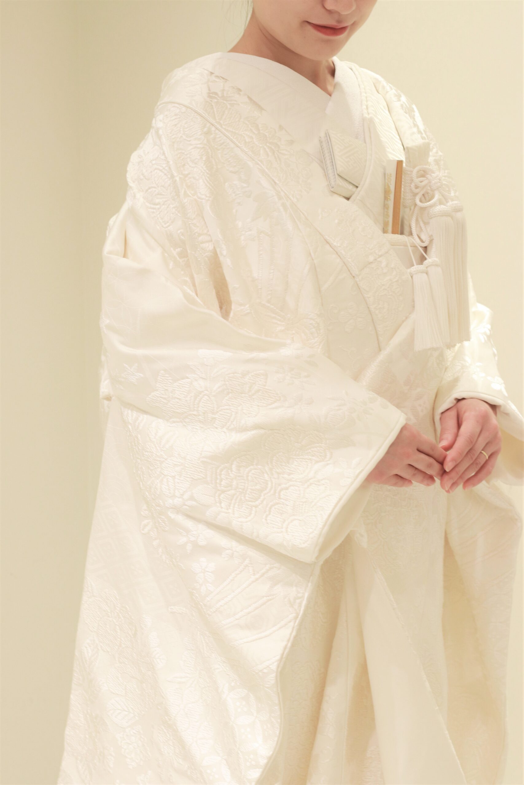 東京の人気ドレスショップでは、日本の花嫁にこそお召しいただきたい白無垢を数多くお取り扱いしております。