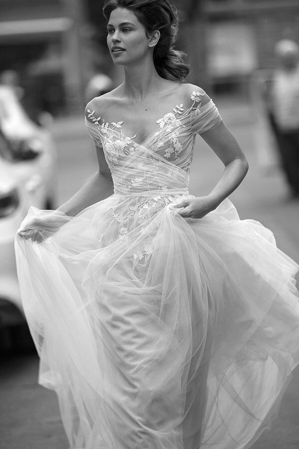 THE TREAT DRESSINGに新入荷したLIZ MARTINEZ（リズ マルチネス）のウェディングドレスのご紹介。