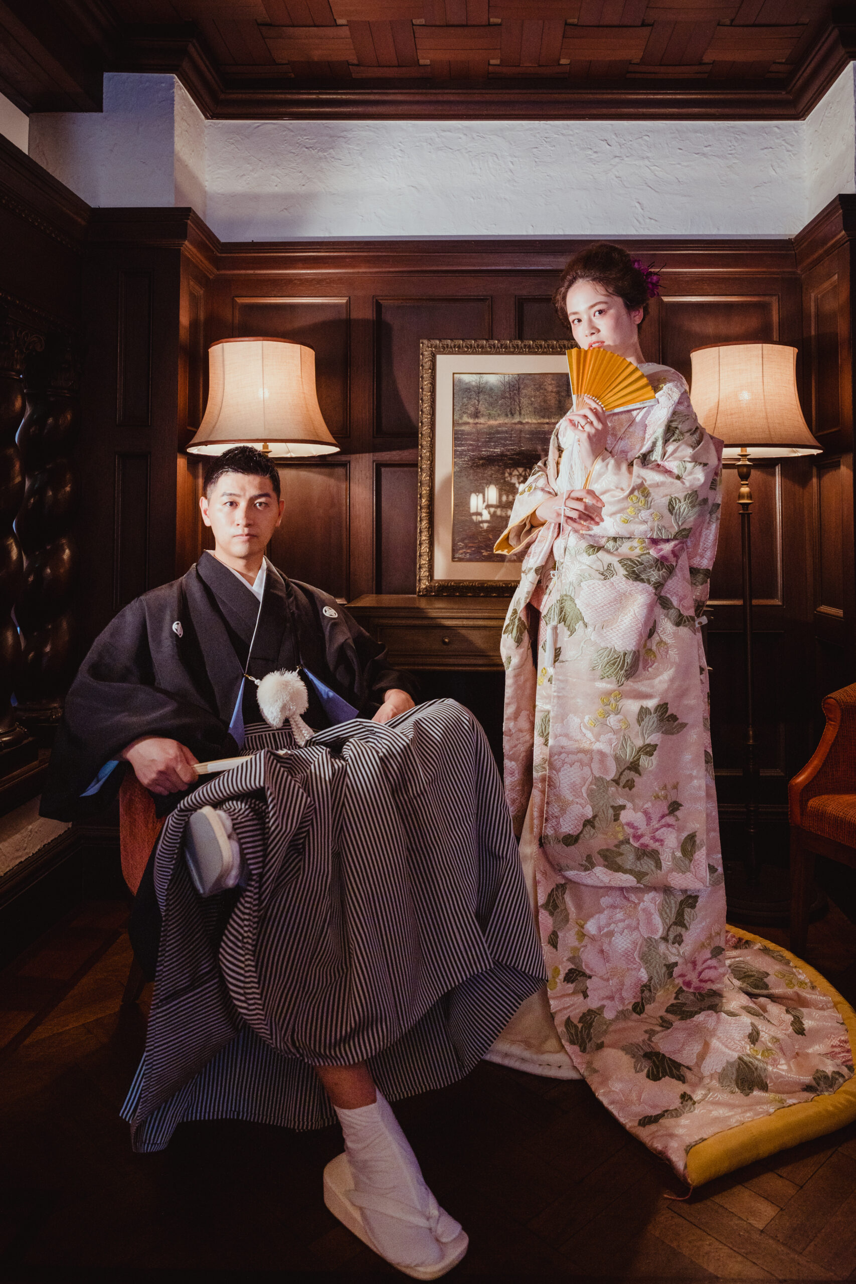 赤坂プリンスクラシックハウスのしつらえは、ブラウンを基調とする木目調の内装で重厚感と温かみが魅力です。そんな会場内で日本の伝統衣裳である着物を纏って前撮りはいかがでしょうか。