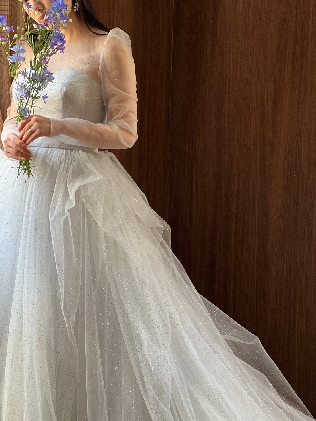 トリートドレッシング大阪店の提携結婚式会場のザガーデンオリエンタルにおすすめのグレーのカラードレス