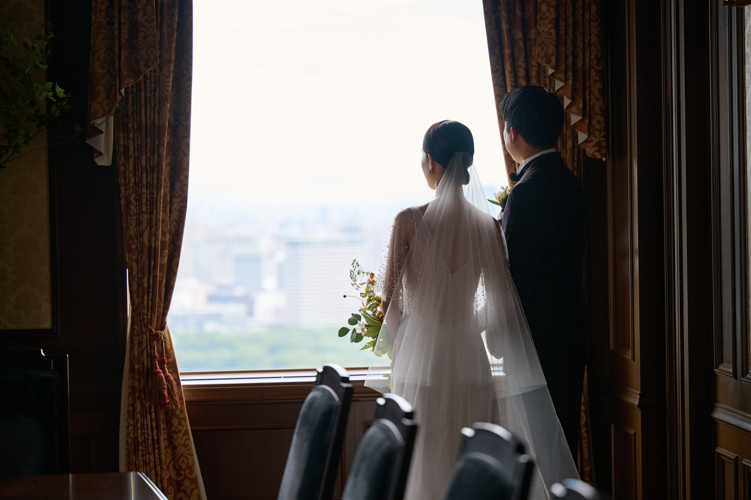 パレスホテル東京の運営する結婚式会場は霞山会館の窓からは東京の街並みを一望できます