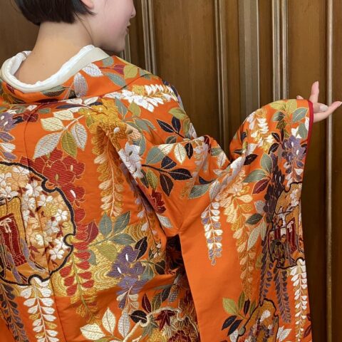神戸エリアの結婚式会場におすすめの橙色が目を引く色打掛と秋冬、春夏の結婚式におすすめのコーディネートのご紹介