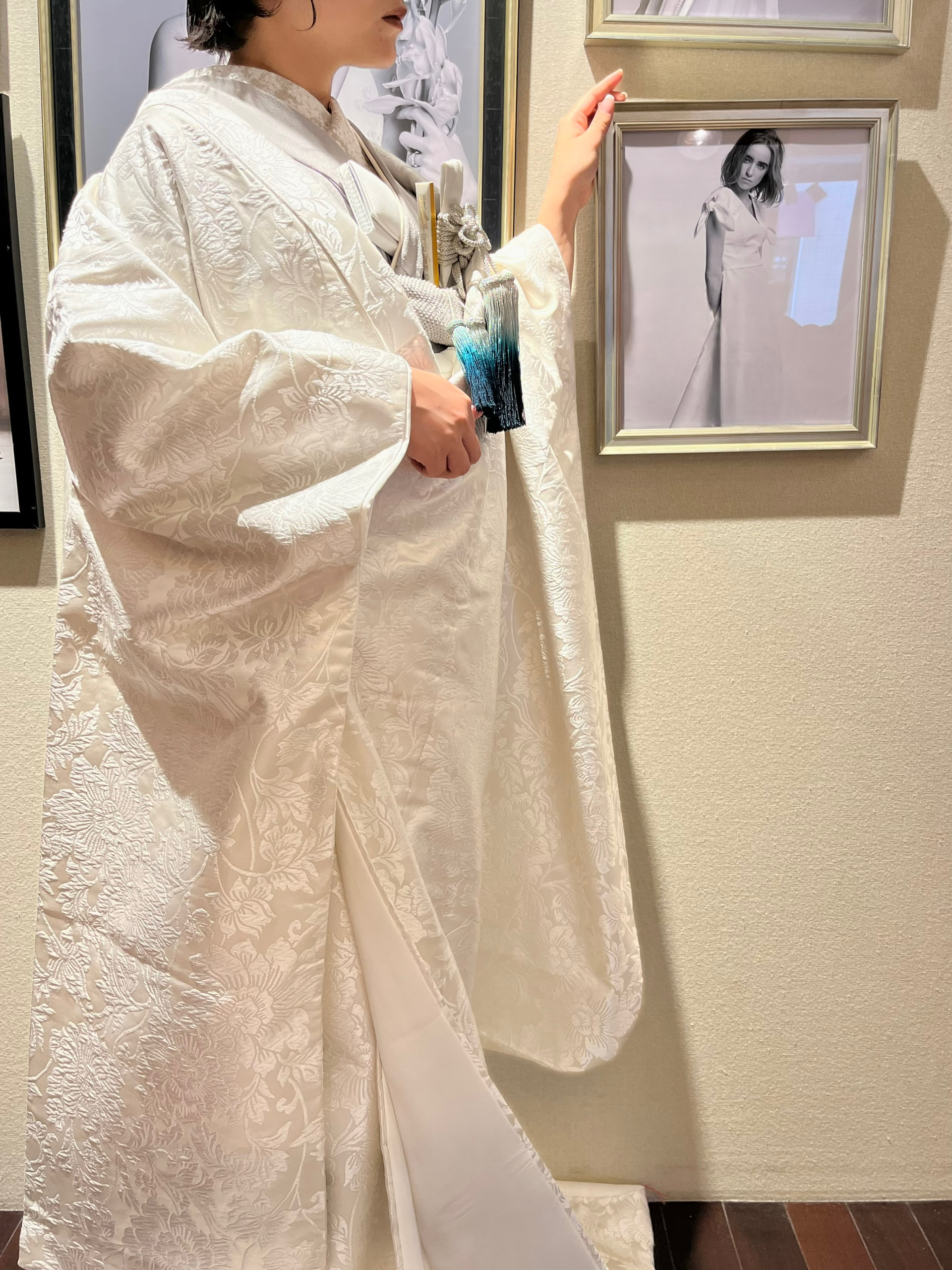 ご結婚式で人気のある日本の伝統衣裳、白無垢は色小物や色掛下、アクセサリーを組み合わせることでモダンでおしゃれな着こなしに仕上がります